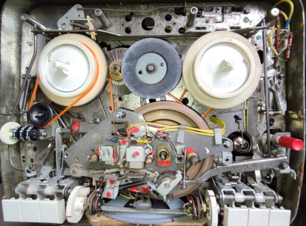 The grundig tk 18 tape recorder with new belts fitted.